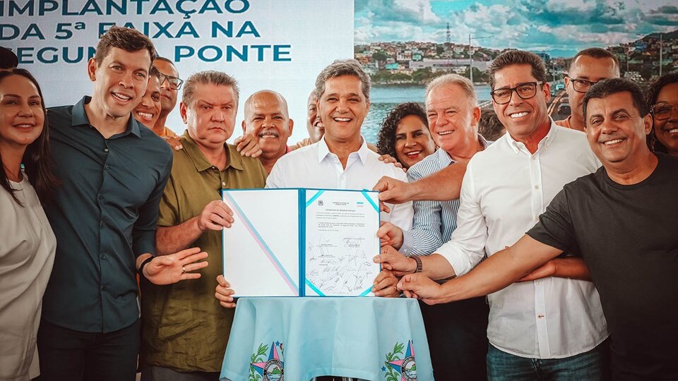 Governador do Espírito Santo assina ordem de serviço para obras da quinta faixa na Segunda Ponte entre Vitória e Vila Velha.